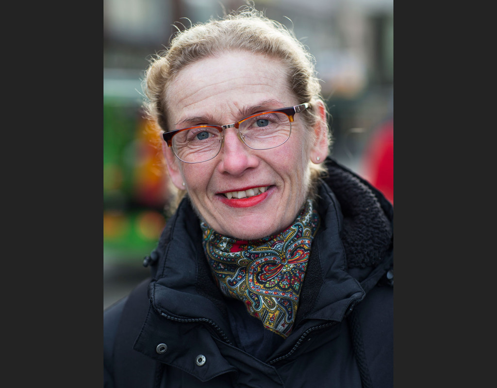 Lena Lindkvist, 52, socionom, Malmö: - Ja, det är ju vårt kommunalråd, kommunstyrelsens ordförande i Malmö.